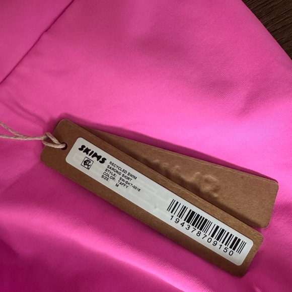 NWT Skims Pink Sarong Skirt Size Medium Recycled Swim - Picture 2 of 4